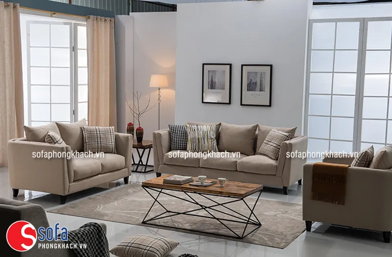 Sofa phòng khách chữ U kết hợp bàn trà hình chữ nhật tạo nên sự hài hòa