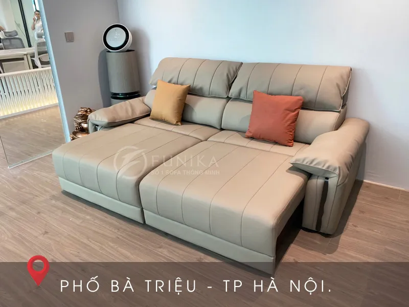 Ghế sofa da thật điều khiển tự động F807 ở trạng thái giường phố Bà Triệu Hà Nội.