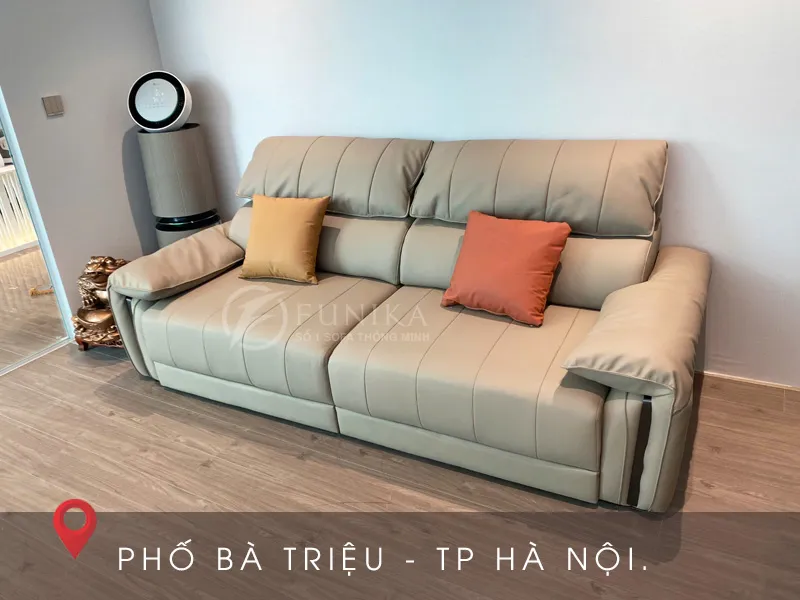 Ghế sofa da thật điều khiển tự động F807 ở trạng thái ghế ngồi phố Bà Triệu Hà Nội.