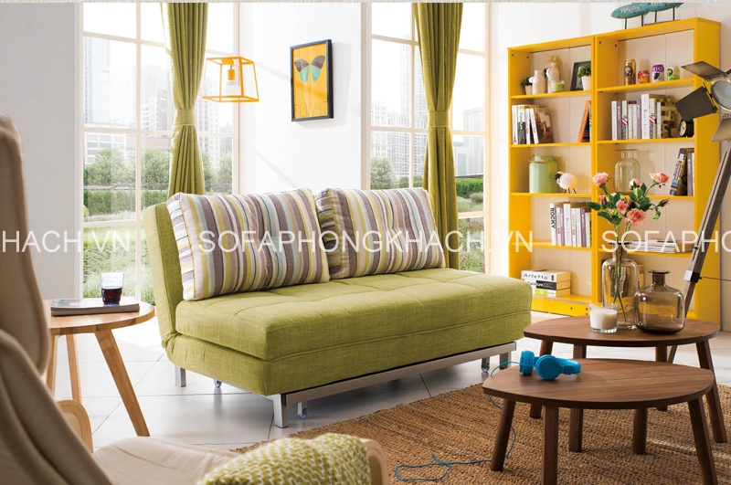 Đừng lo khi phòng khách của bạn hơi nhỏ, chiếc sofa giường đi văng màu xanh này hoàn toàn thích hợp