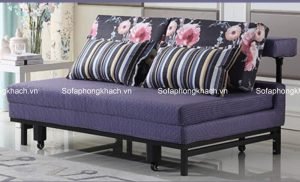 Sofa giường vải hoa thích hợp nhất khi kết hợp với bàn trà thông minh, mang lại vẻ đẹp hài hòa và ấn tượng.